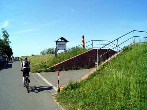 Der Oder-Neiße-Radweg - Deichscharte Zollbrücke Der Oder-Neiße-Radweg - Deichscharte Zollbrücke