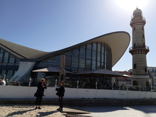 Warnemünder Teepott mit historischem Leuchtturm Warnemünder Teepott mit historischem Leuchtturm