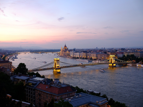 Budapest die Kettenbrücke eine von 9 Brücken Budapest die Kettenbrücke eine von 9 Brücken